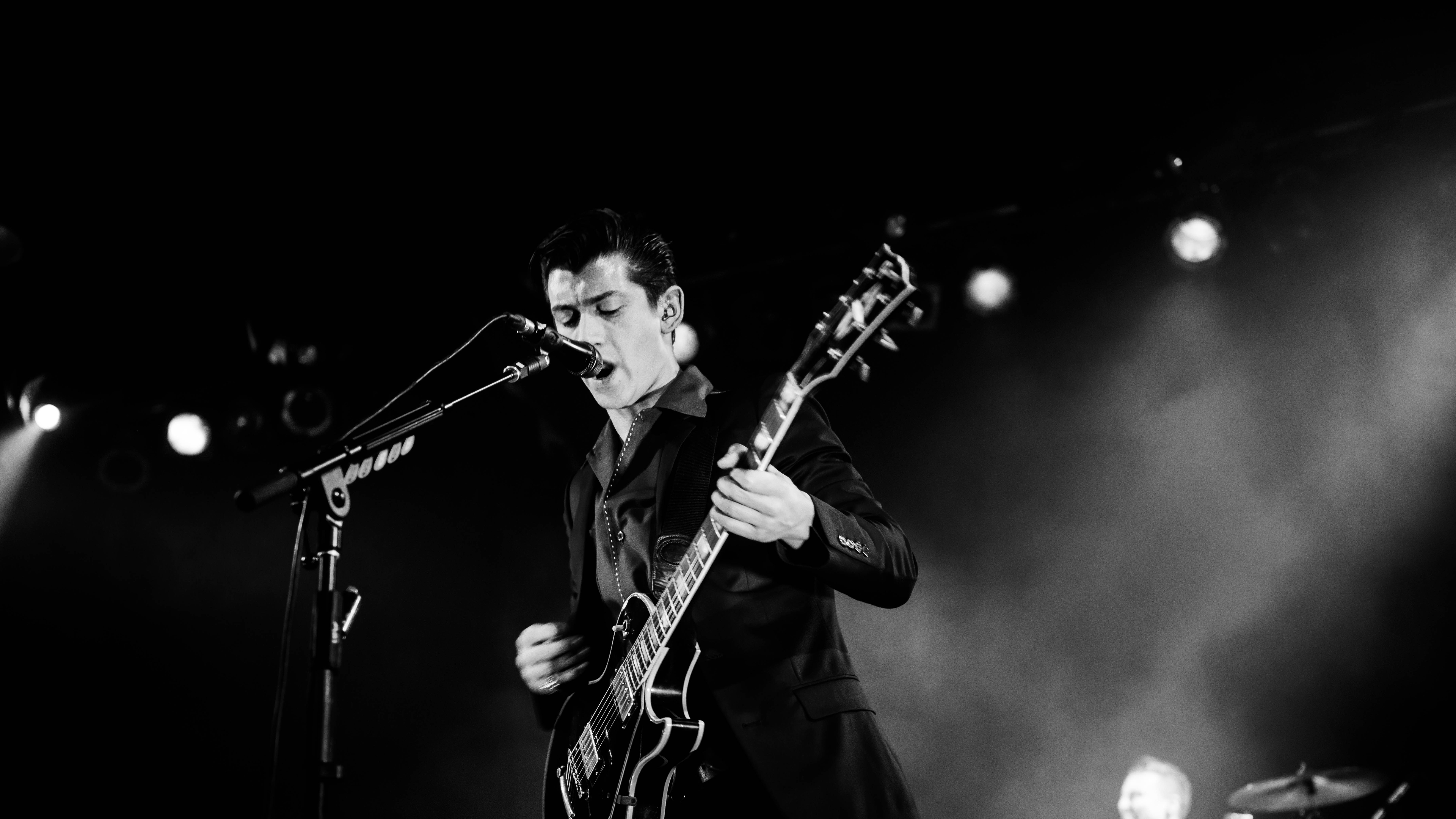 HD wallpaper Alex Turner Performing arctic monkeys dude guy men   Wallpaper Flare