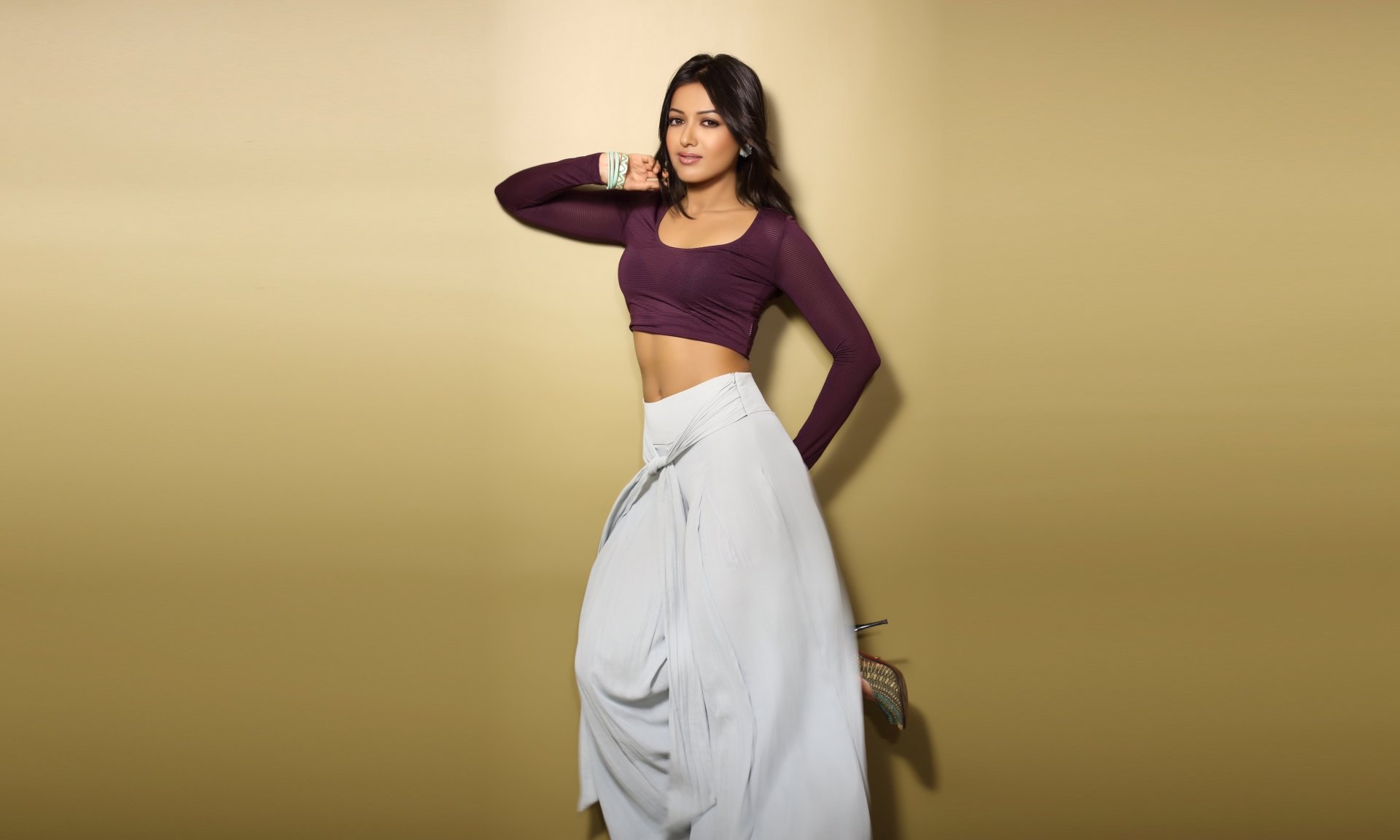 Bollywood actress Catherine Tresa poses confidently against a plain background in this 4K Ultra HD PC desktop wallpaper and background image.