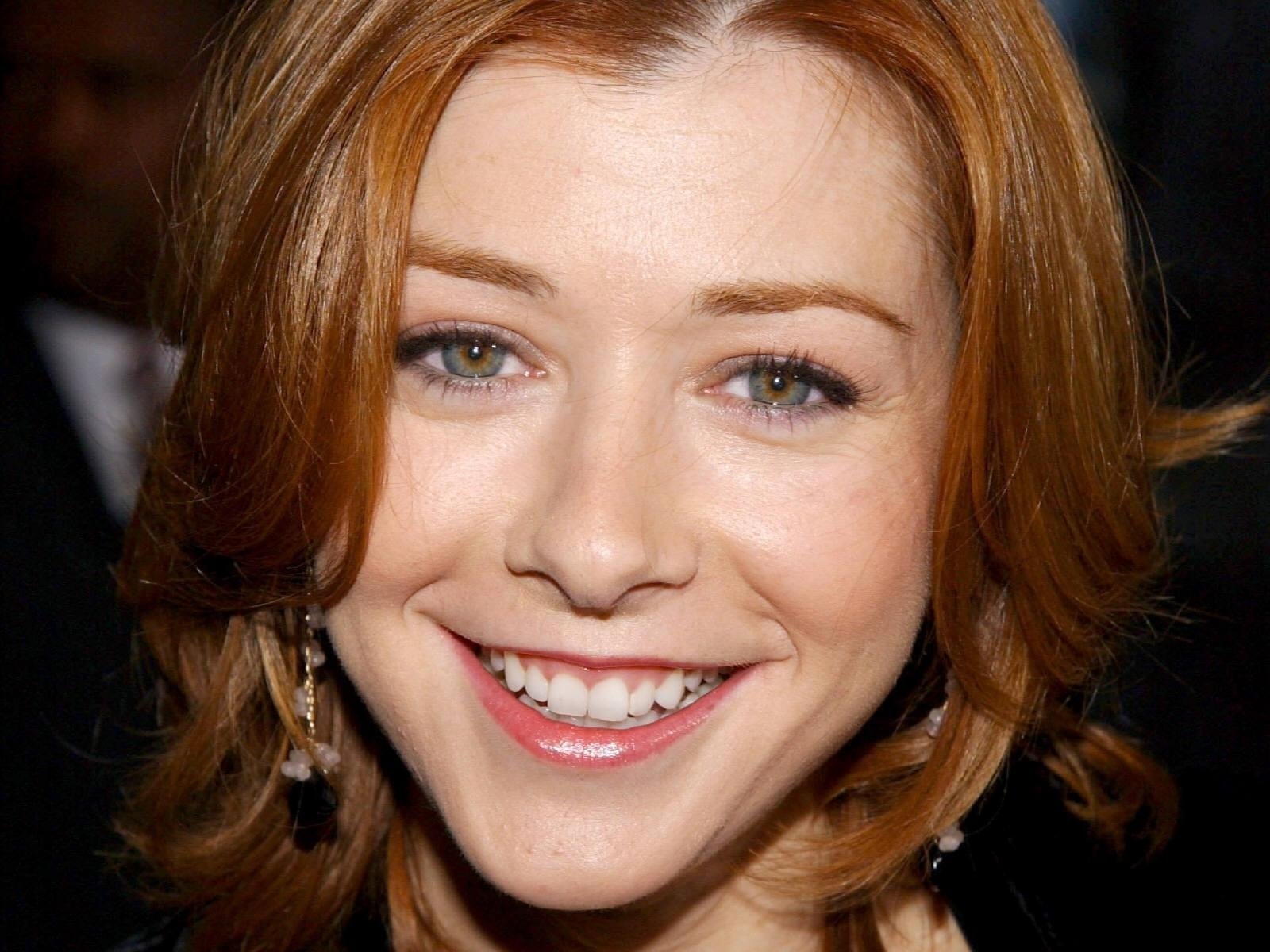 Alyson Hannigan Wallpaper and Background Image | 1600x1200 | ID:569057