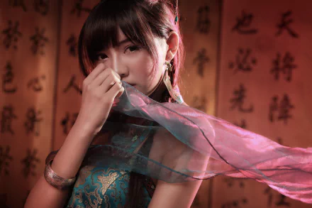 A Taiwanese woman in a veil poses gracefully against a backdrop of Chinese calligraphy, showcasing rich cultural heritage in this stunning 4K Ultra HD wallpaper.