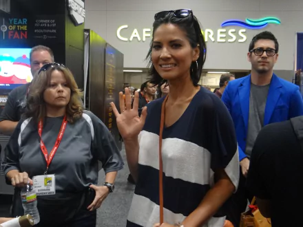Celebrity Olivia Munn HD Desktop Wallpaper | Background Image