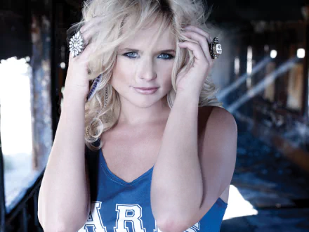 4K Ultra HD desktop wallpaper featuring country music artist Miranda Lambert with blonde hair and blue eyes in a softly lit, rustic setting.