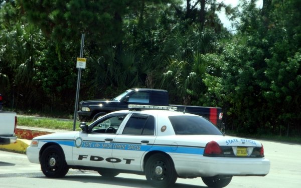 Vehicles Police HD Wallpaper | Background Image