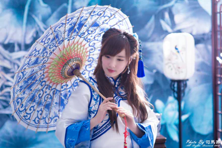 lantern umbrella traditional costume Taiwanese asian model woman Yu Chen Zheng HD Desktop Wallpaper | Background Image