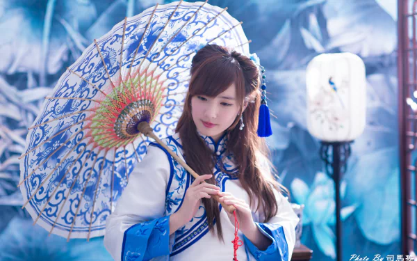 lantern umbrella traditional costume Taiwanese asian model woman Yu Chen Zheng HD Desktop Wallpaper | Background Image