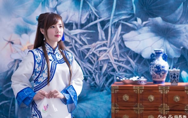Women Yu Chen Zheng Models Taiwan Traditional Costume Asian Model Taiwanese Vase Tea Set HD Wallpaper | Background Image
