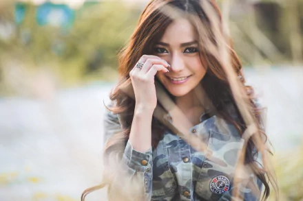 khaki bokeh smile asian model woman Kookai HD Desktop Wallpaper | Background Image