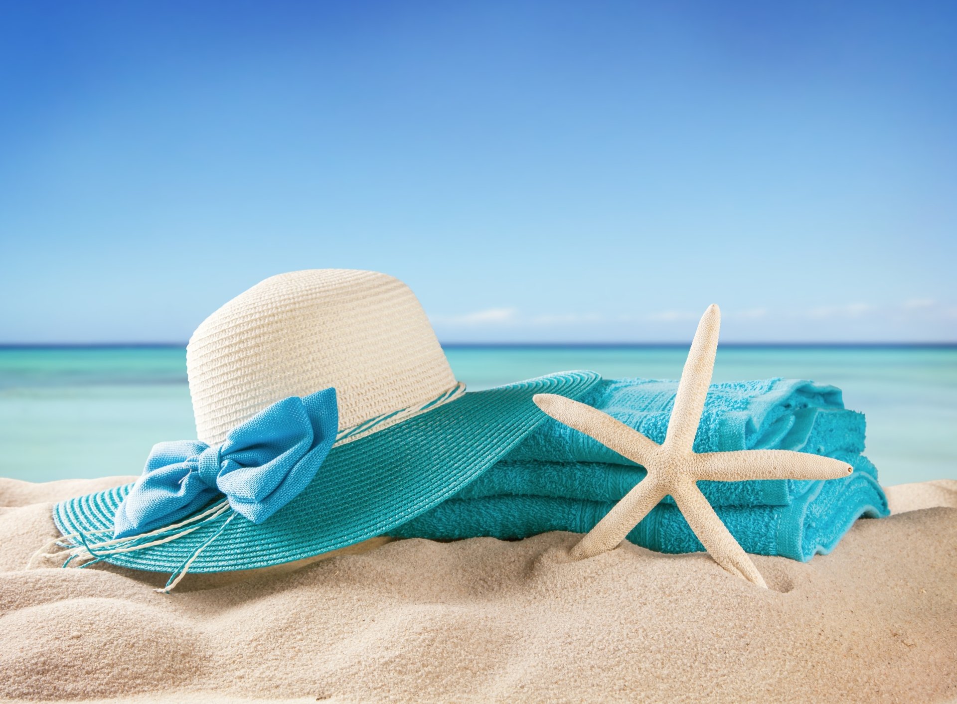 Download Towel Hat Photography Holiday 4k Ultra HD Wallpaper