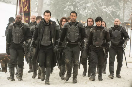 Clive Owen leads a group of armored warriors in a snowy scene from the movie Last Knights, featured as a 4K Ultra HD PC desktop wallpaper and background.