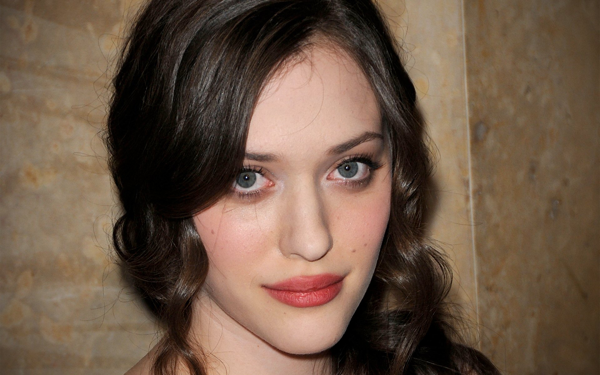 Download Celebrity Kat Dennings HD Wallpaper