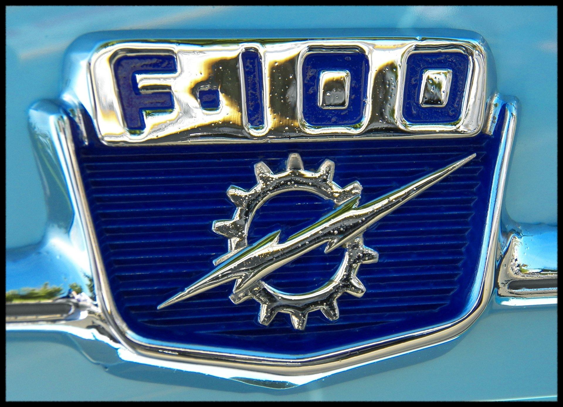 Download Vehicle Ford F-100 4k Ultra HD Wallpaper