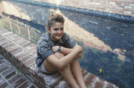 Celebrity Drew Barrymore HD Desktop Wallpaper | Background Image