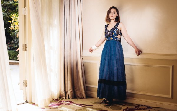 Celebrity Emilia Clarke English Actress Brunette Short Hair Blue Dress HD Wallpaper | Background Image