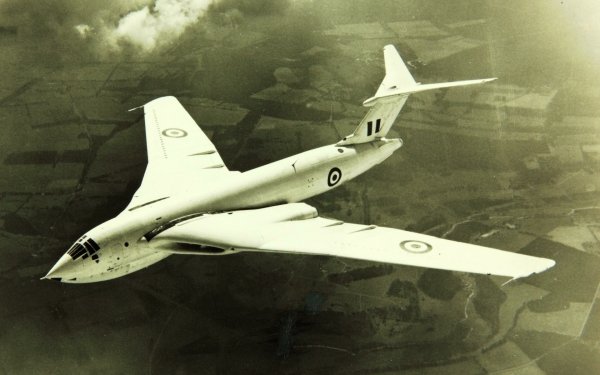 Military Handley Page Victor Bombers HD Wallpaper | Background Image