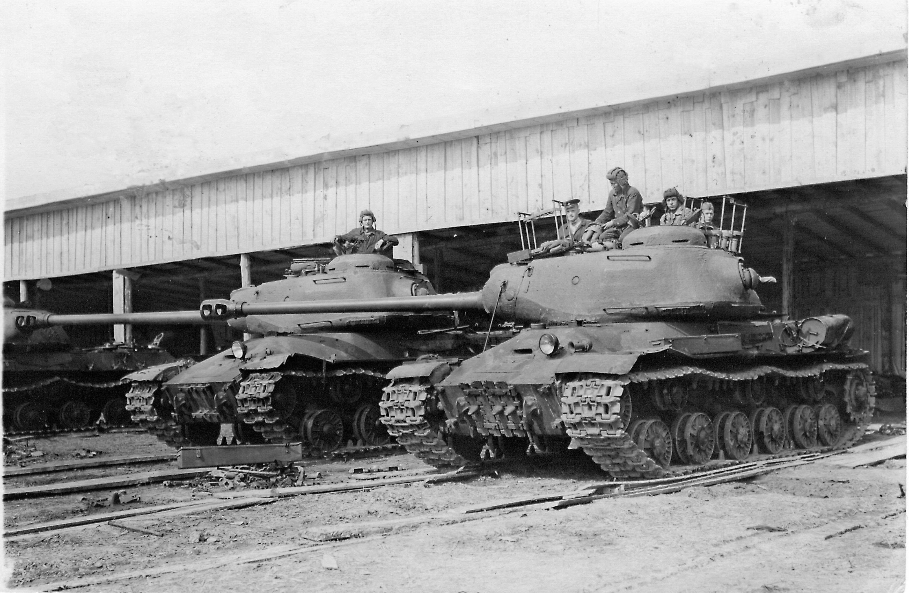 Танк войны ис. Танк ИС-2. Танки СССР ИС 2. Танк ИС 2 1944. ИС-2 ГДР.