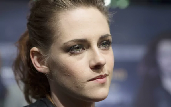 Close-up of Kristen Stewart, a celebrity known for her diverse roles, captured in a candid moment. A striking 4K Ultra HD wallpaper showcasing her unique expression and style.