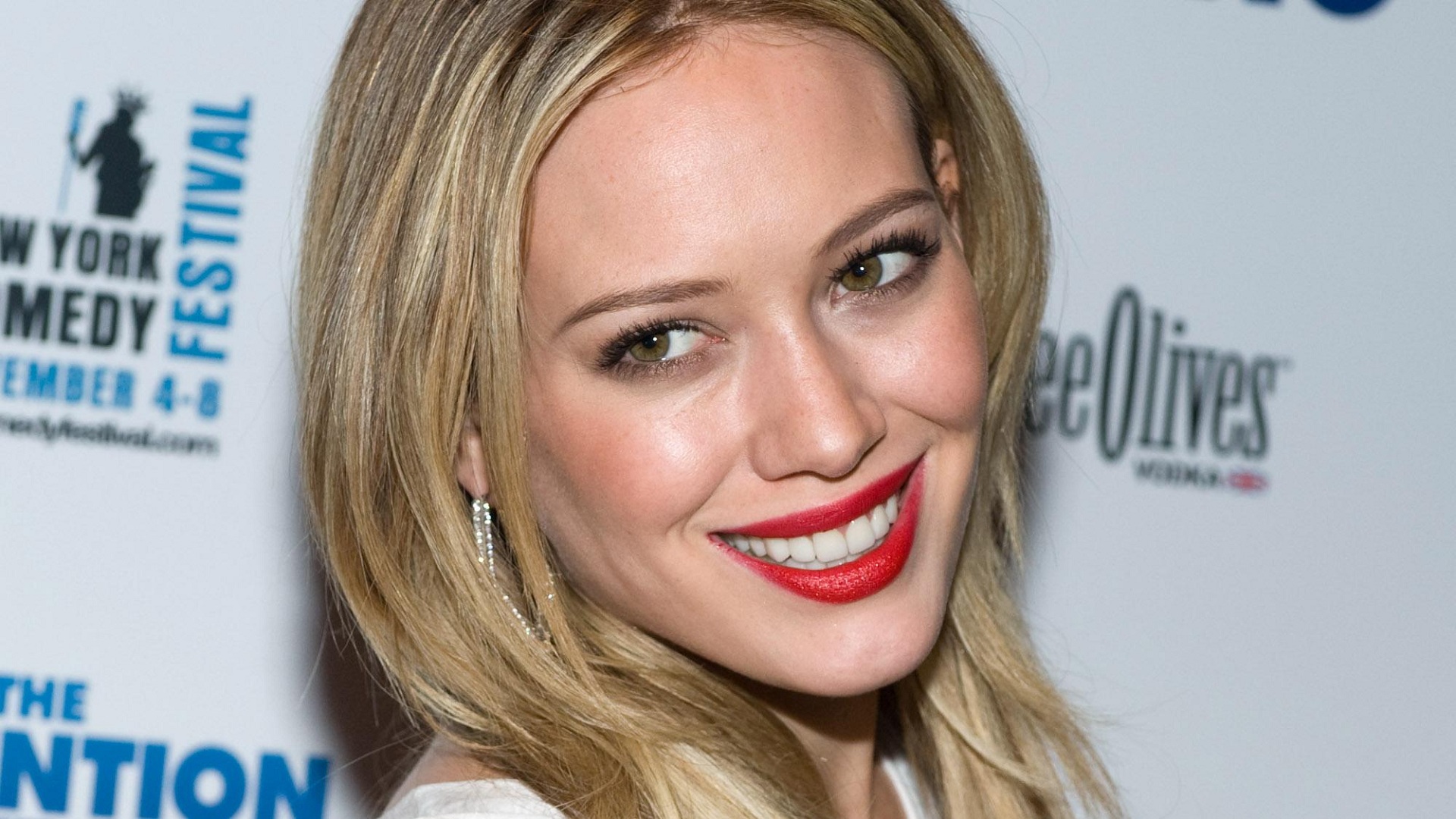 Download Celebrity Hilary Duff HD Wallpaper