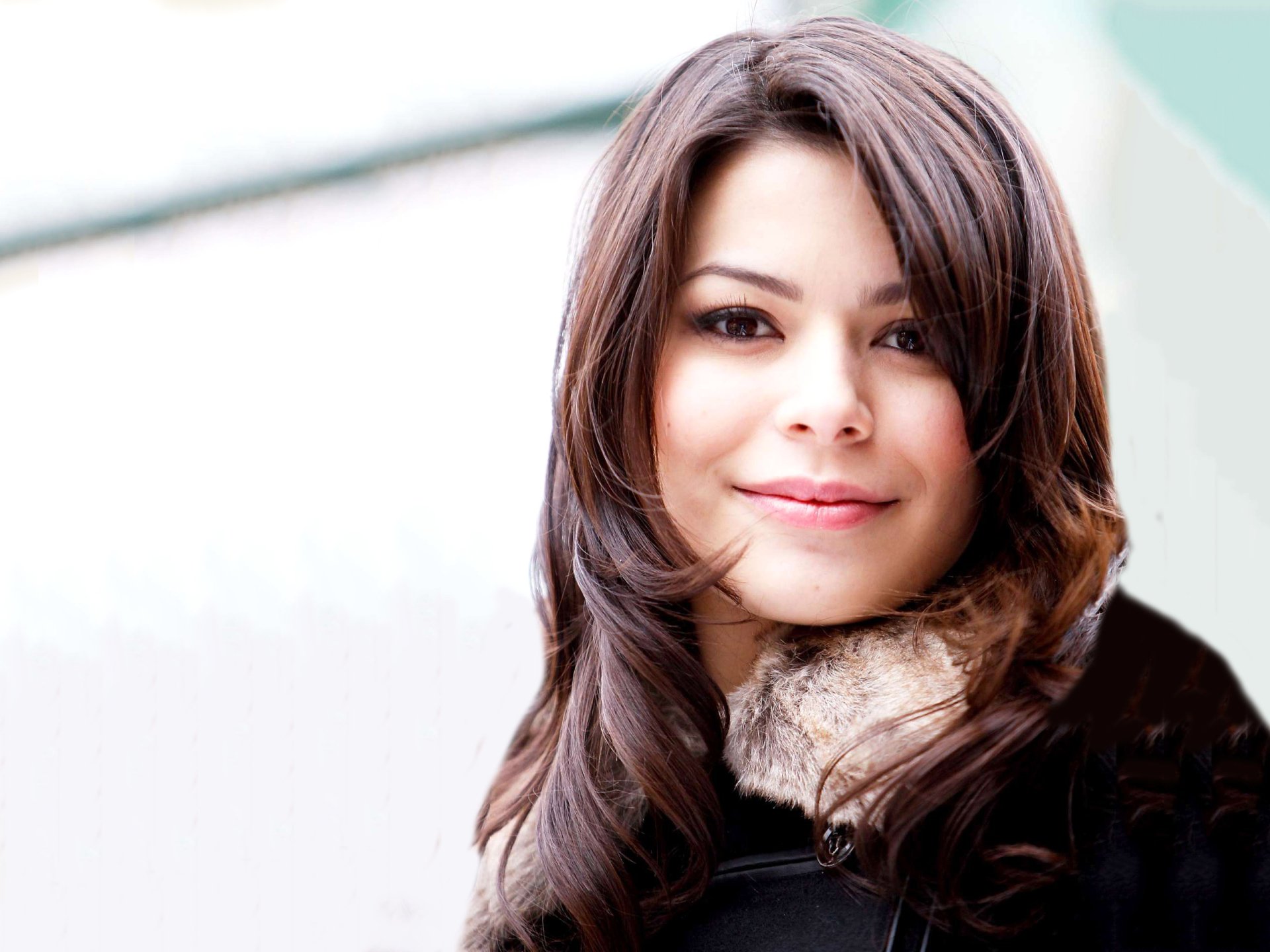 Download Celebrity Miranda Cosgrove HD Wallpaper