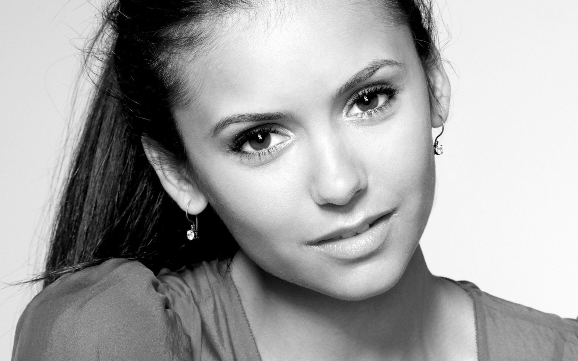 Celebrity Nina Dobrev Hd Wallpaper