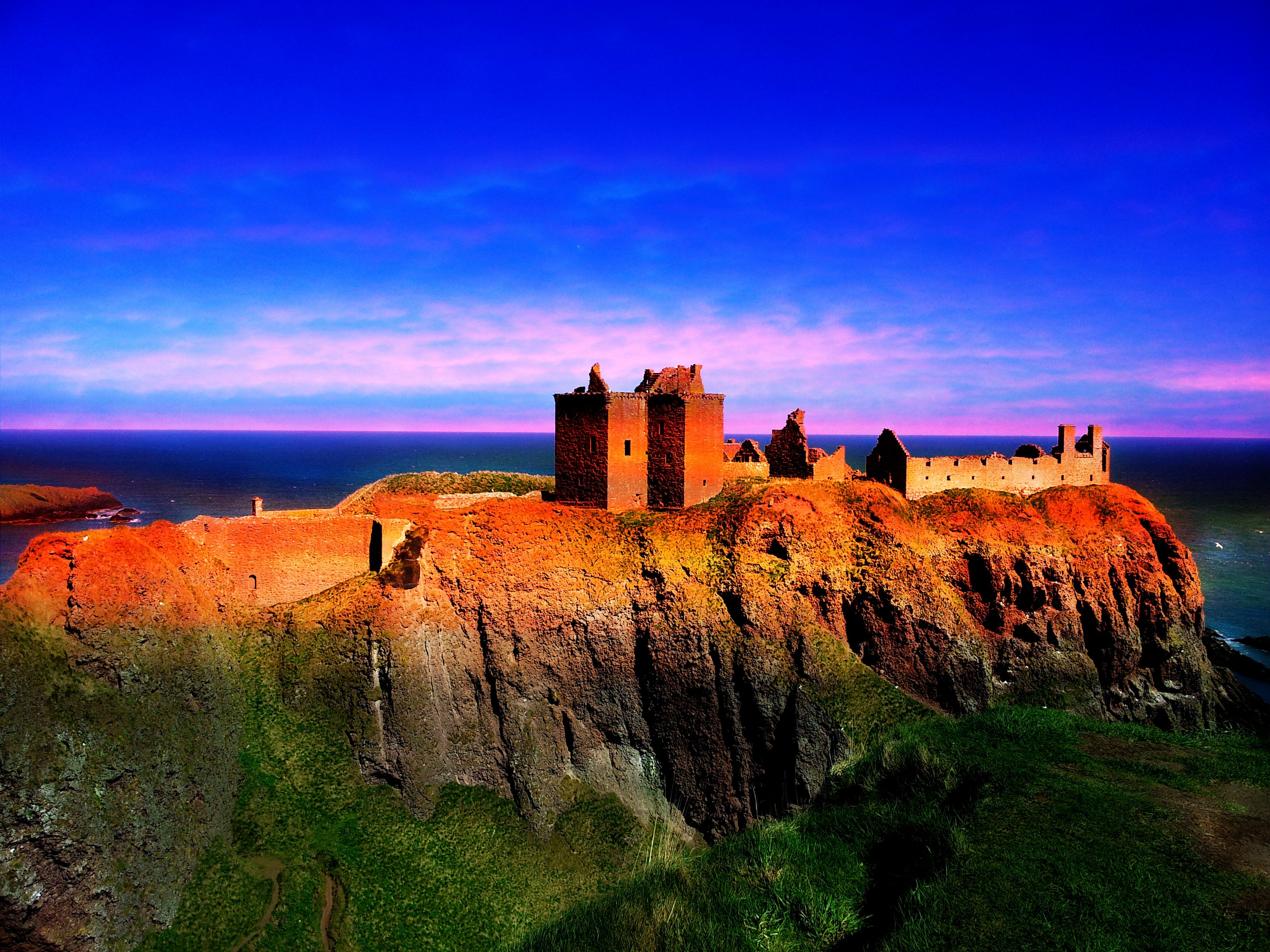 dunnottar castle sunset