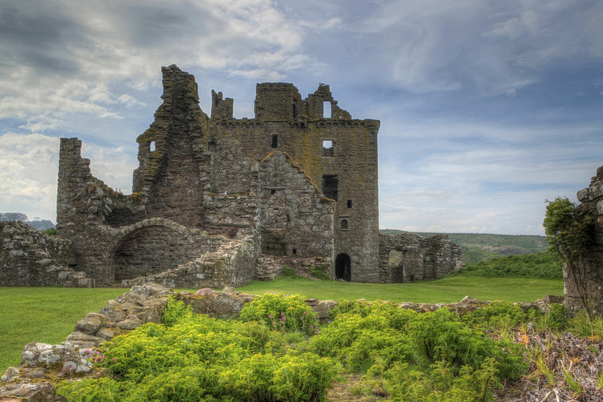 Download Man Made Dunnottar Castle 4k Ultra HD Wallpaper