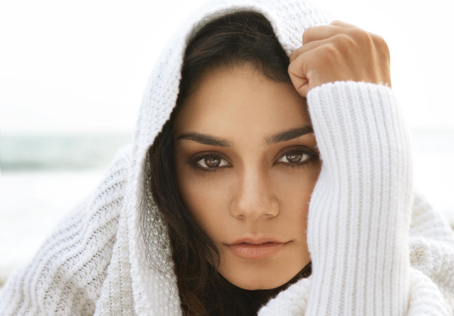Download Celebrity Vanessa Hudgens HD Wallpaper