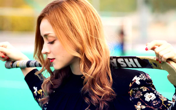 folk Spanish singer Lourdes Hernández music Russian Red HD Desktop Wallpaper | Background Image