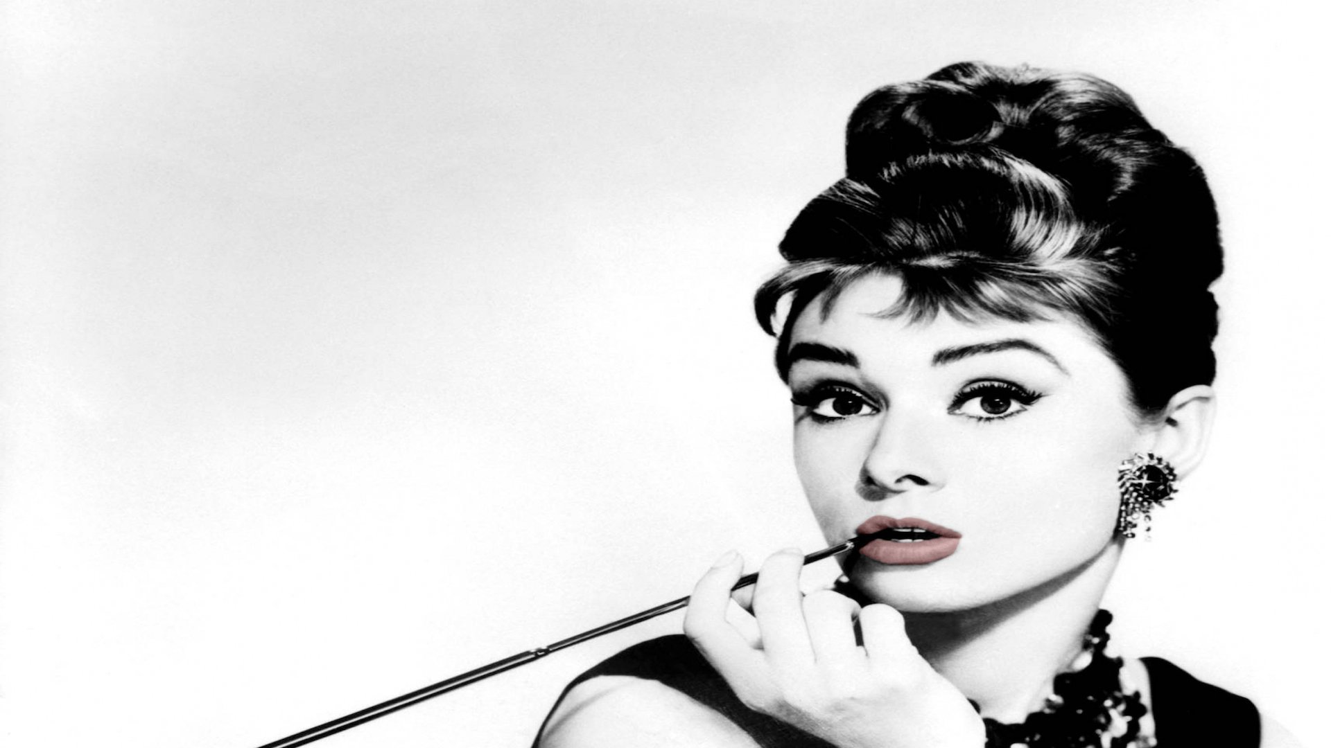 Download Celebrity Audrey Hepburn HD Wallpaper