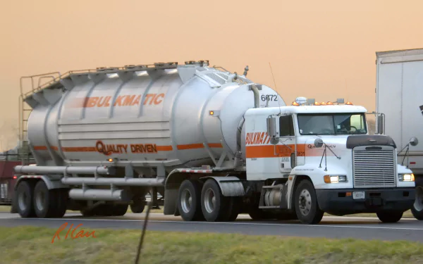 vehicle Freightliner Trucks HD Desktop Wallpaper | Background Image