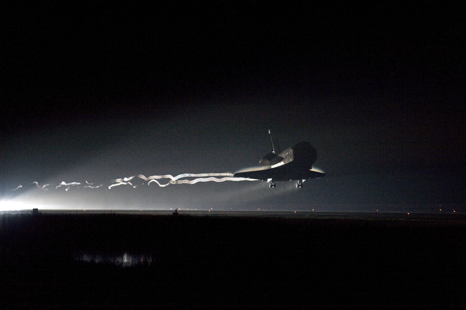 Download Vehicle Space Shuttle HD Wallpaper