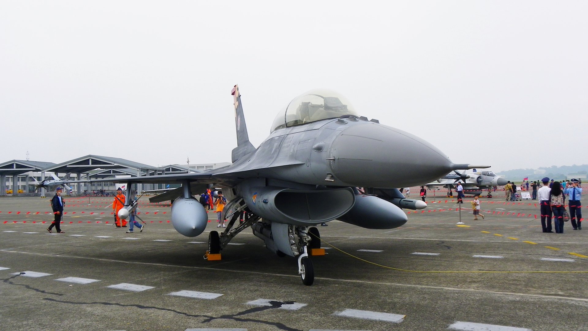 Download Military General Dynamics F-16 Fighting Falcon 4k Ultra HD Wallpaper