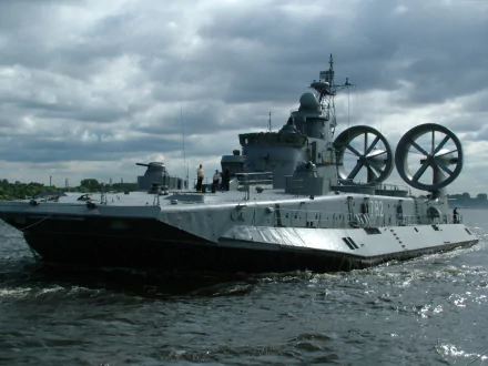  Zubr class LCAC &quot;Mordovia&quot; (782)