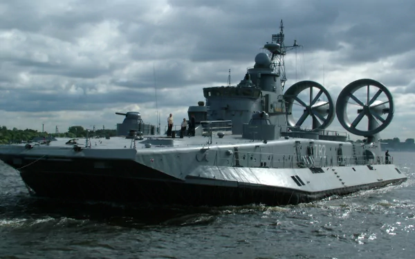  Zubr class LCAC &quot;Mordovia&quot; (782)
