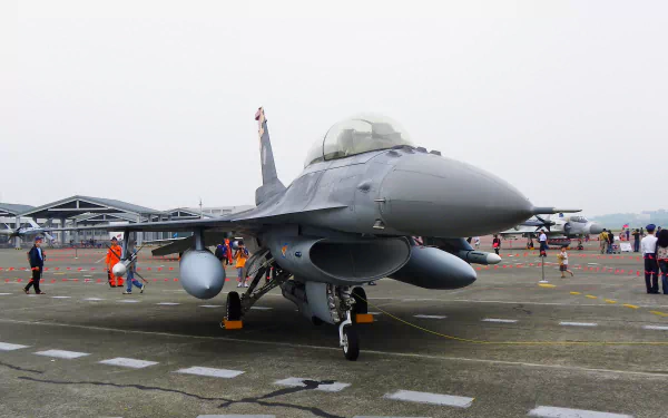 military General Dynamics F-16 Fighting Falcon HD Desktop Wallpaper | Background Image