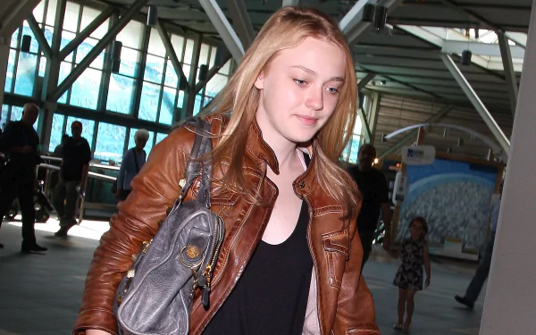Celebrity Dakota Fanning HD Desktop Wallpaper | Background Image