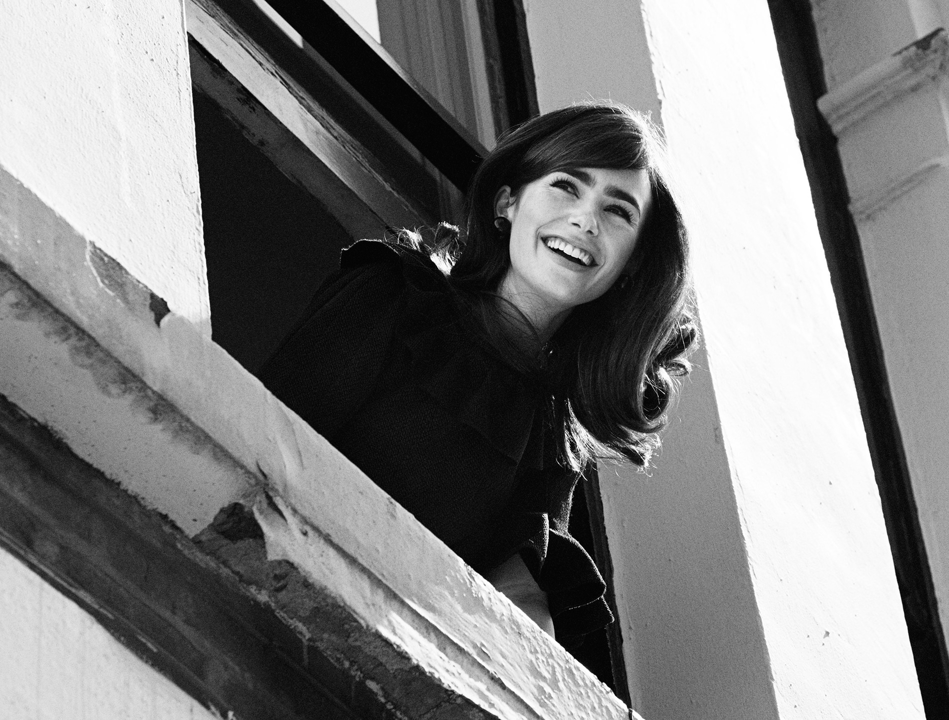 Download Celebrity Lily Collins Wallpaper