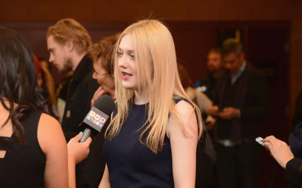Celebrity Dakota Fanning HD Desktop Wallpaper | Background Image