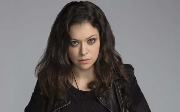 Close-up portrait of a woman in a black leather jacket with intense gaze on a gray background — Orphan Black-themed 4K Ultra HD PC desktop wallpaper.