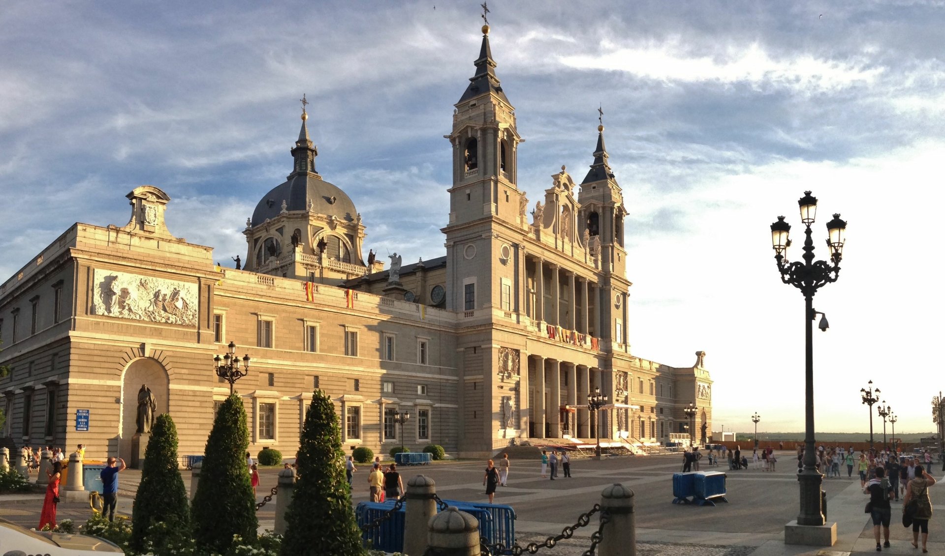 Almudena Cathedral Fondo de pantalla HD Fondo de Escritorio
