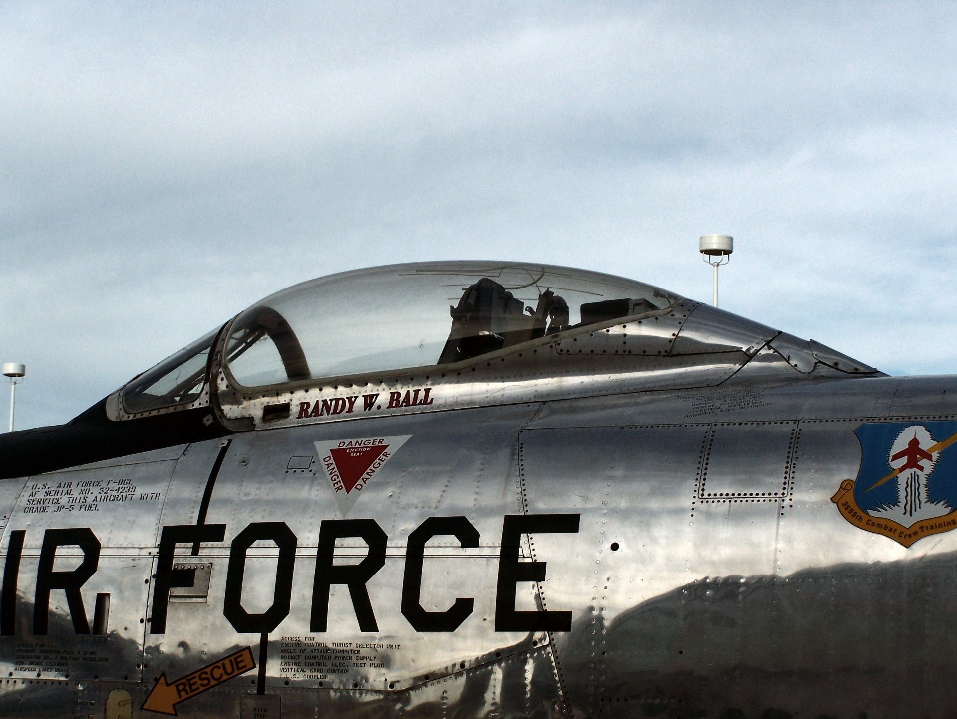 Download Military North American F-86 Sabre HD Wallpaper, image size:1920x1443
