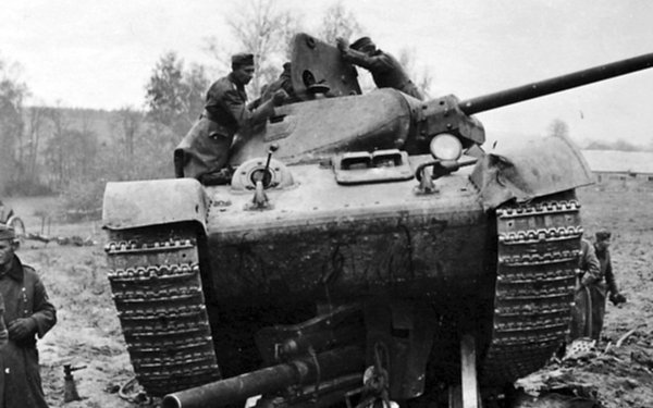 Military T-34 Tanks HD Wallpaper | Background Image
