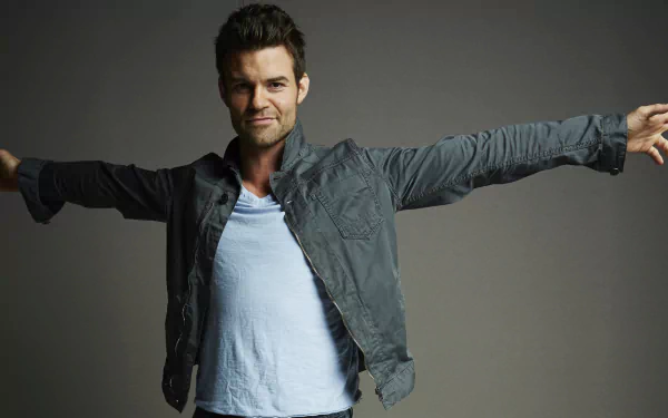 A high-resolution 4K Ultra HD PC desktop wallpaper featuring a confident man from the TV show The Originals with arms outstretched against a neutral background.