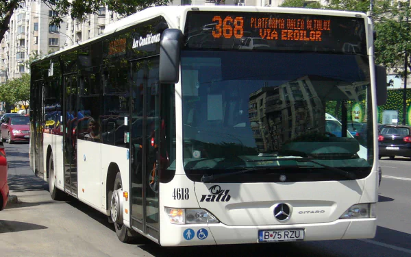 HD PC desktop wallpaper featuring a white city bus numbered 368 on an urban street, showcasing modern public transportation in clear daylight.