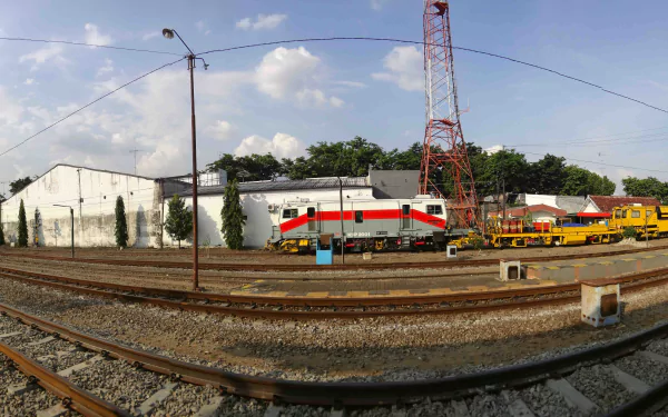 railroad fisheye vehicle train HD Desktop Wallpaper | Background Image