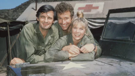 Alan Alda Loretta Swit TV Show m*a*s*h HD Desktop Wallpaper | Background Image