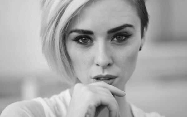 Black & White face blonde model American woman Alysha Nett HD Desktop Wallpaper | Background Image