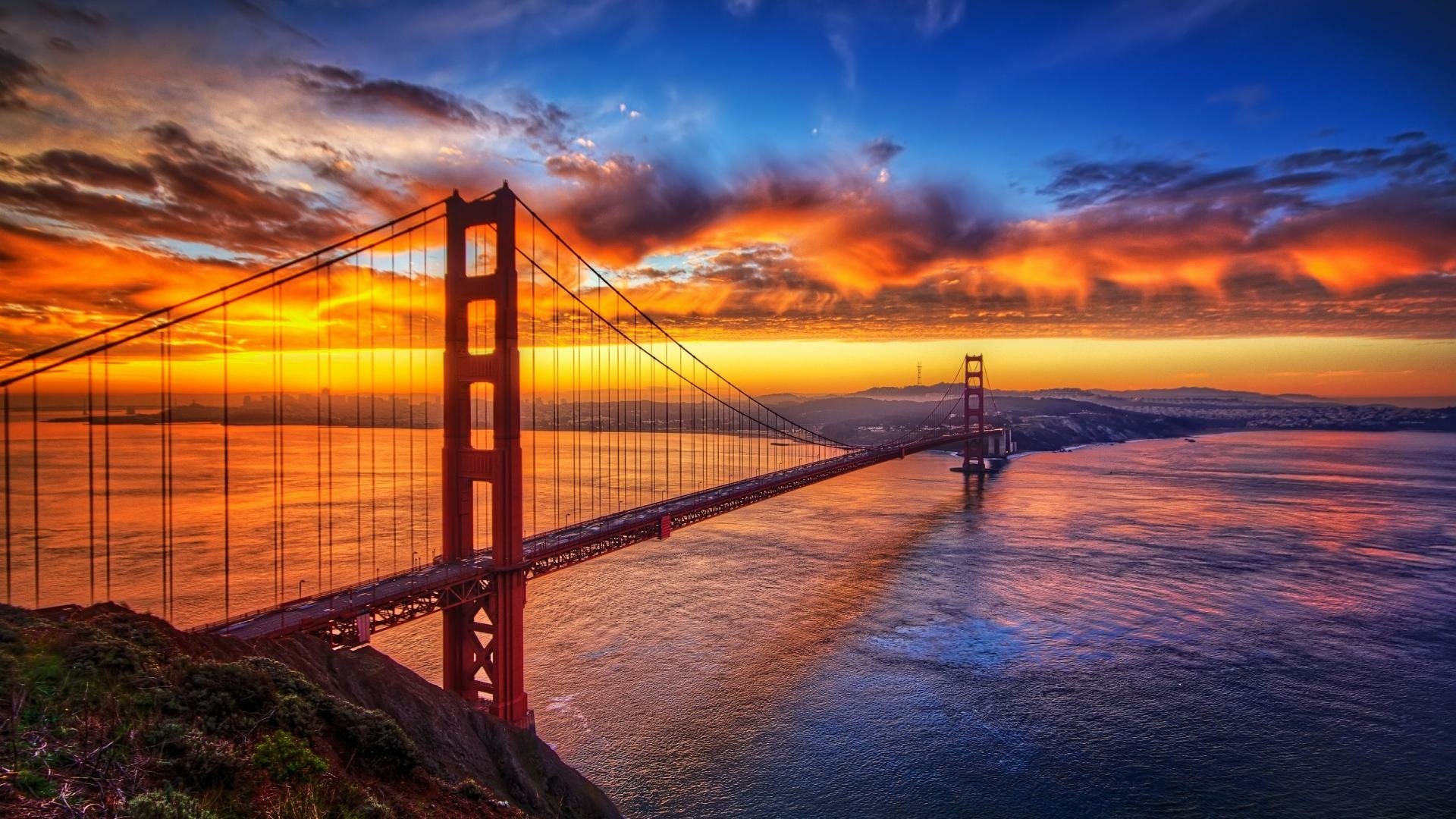 Sunset over Golden Gate Bridge HD