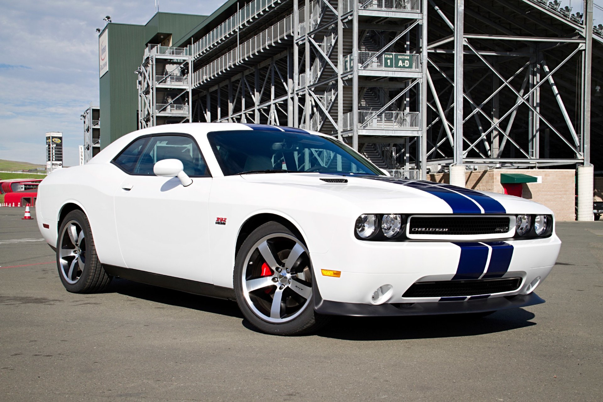 Download Car White Car Muscle Car Dodge Dodge Challenger Vehicle Dodge Challenger SRT8 HD Wallpaper