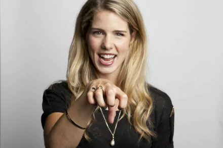 Celebrity Emily Bett Rickards HD Desktop Wallpaper | Background Image