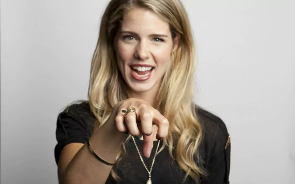 Celebrity Emily Bett Rickards HD Desktop Wallpaper | Background Image